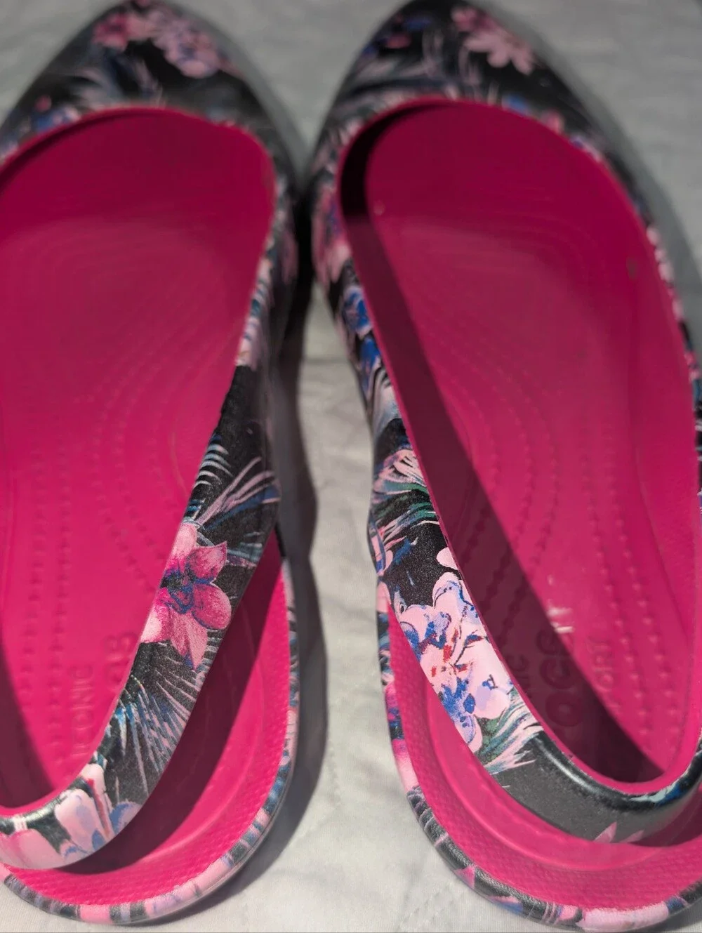 CROCS Women's 10 Pink Floral Pointed Slip-On Flats